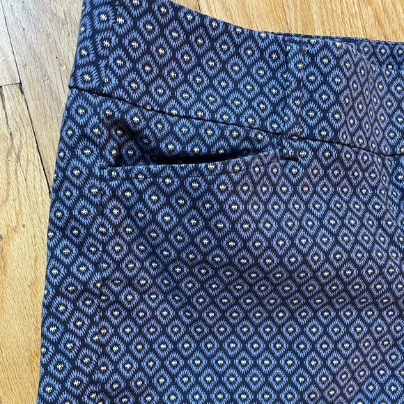 Loft Marisa Cropped Trouser in Blue/White Diamond Pattern - Size 2T - Picture 3 of 5